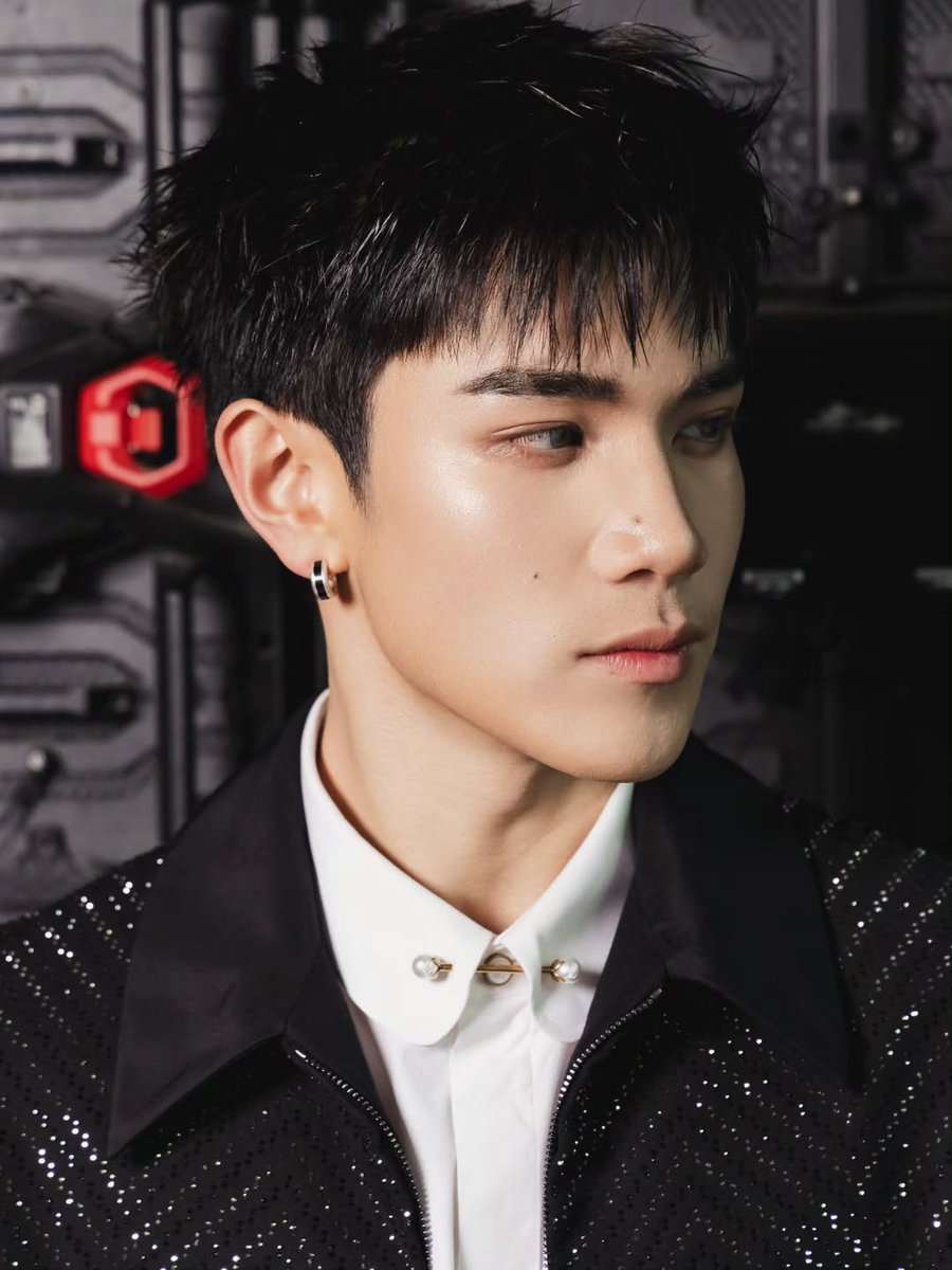 ditimine's tweet image. Face card น้องโฟร์ท Our LV Boy ที่ได้รับบทน้องมิว รักแห่งสยาม ความปังคูณล้าน หล่ออลังสมคำร่ำลือ งานการแสดงร้องเพลงก็ฉ่ำมากไม่แพ้กัน รอชม 👀💯

#GMMTV2026 @tawattannn
#Fourthnattawat #โฟร์ทณัฐวรรธน์
#LouisVuitton