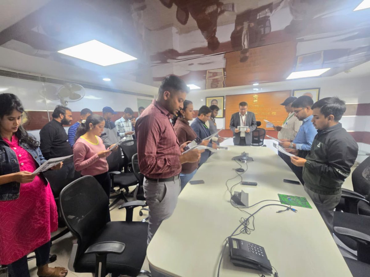 NWIC_MoJS's tweet image. On the occasion of Samvidhan Diwas, to commemorate the adoption of Constitution of India, Shri Raj Kumar Mishra, Director (JS Level), NWIC administered the collective reading of the Preamble to the Constitution of India to officers and staff of NWIC. 

#ConstitutionDay