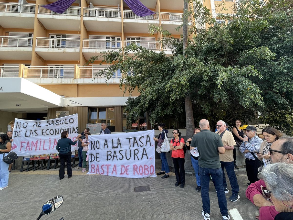 Presentamos recurso contra la nueva tasa de basura y estamos hoy junto a los vecinos que se manifiestan contra este auténtico atropello. 

No vamos a quedarnos de brazos cruzados mientras el gobierno castiga más a quienes peor lo están pasando.