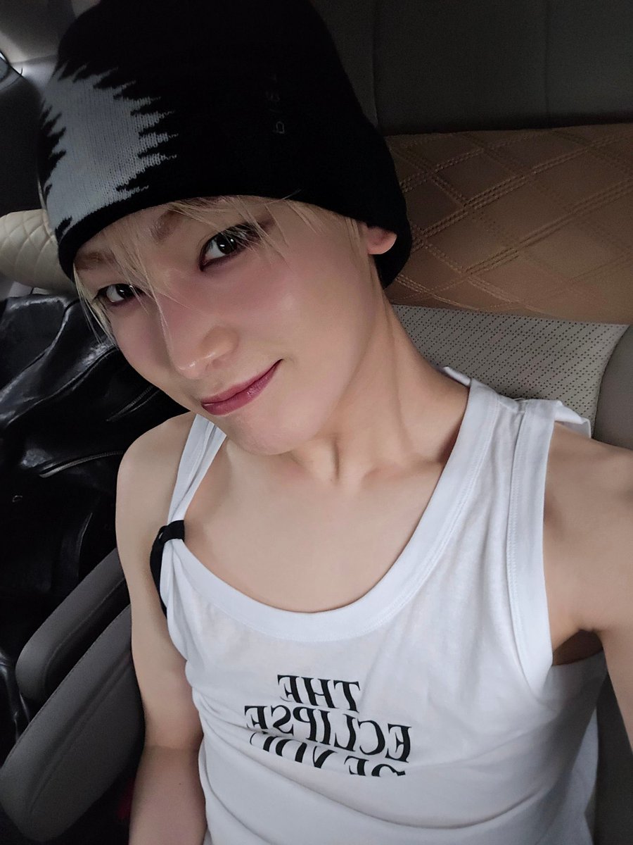 yvnahee's tweet image. still might be the craziest pics he ever posted i start shaking every time i remember them