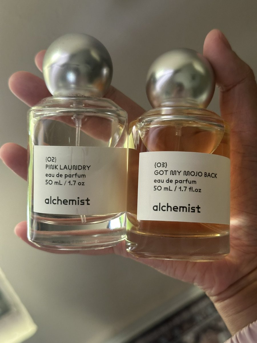 xxfinaaa's tweet photo. HOW TO SMELL WANGI 🌸💖 (perfume edition) https://t.co/9Bk5gV0ThA