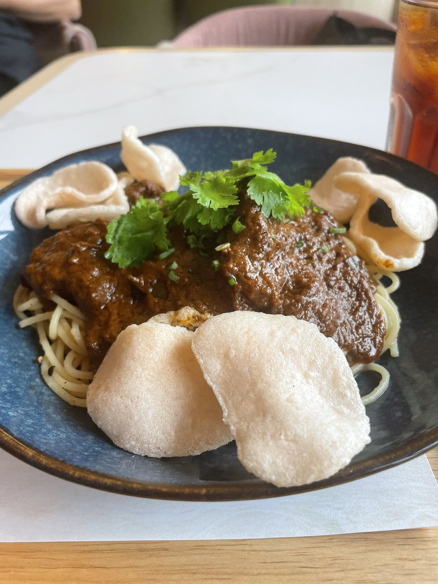 nikukyuh's tweet photo. インドネシアでルンダンのパスタ✨
インドネシア風パスタ
まじうまかった
#Indonesia
#mdan https://t.co/pBFGAKokH8