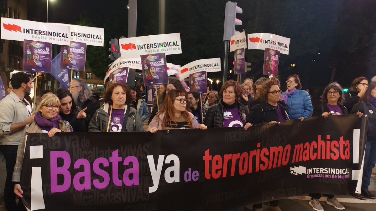 Otro año más, desde la Organización de Mujeres de la Intersindical salimos a las calles de Murcia y Cartagena para exigir el fin de las violencias contra las mujeres. 

El machismo existe y nos mata. Ayer, hoy y siempre gritaremos ¡#NiUnaMenos! #25N #BastayadeTerrorismoMachista