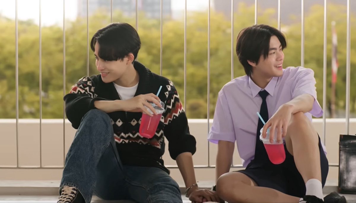 pamomou's tweet image. Scene ini..
Manis banget kayak sirup marjan coco pandan 🤭🤭
#KissMeRemember 
#CodeKin