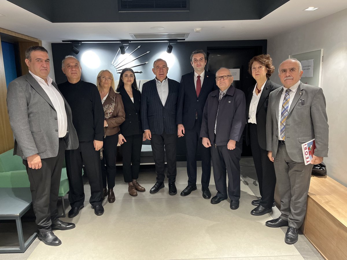 Cumhuriyet Halk Partisi (CHP) İstanbul İl Başkanı Sayın Gürsel Tekin'i CHP İl Başkanlığında ziyaret ettik.

ABD-İsrail tehditlerine karşı Türkiye'nin bağımsızlığında, Atatürk Devrimini tamamlama davasında, yolsuzluklara karşı mücadelede aynı cephedeyiz.

Misafirperverliklerinden