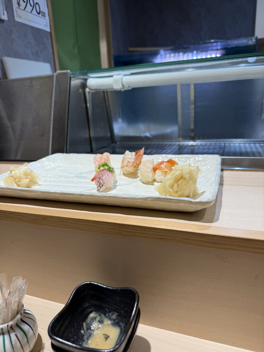 8himo8's tweet image. 僕が好きな食べ物は寿司です。