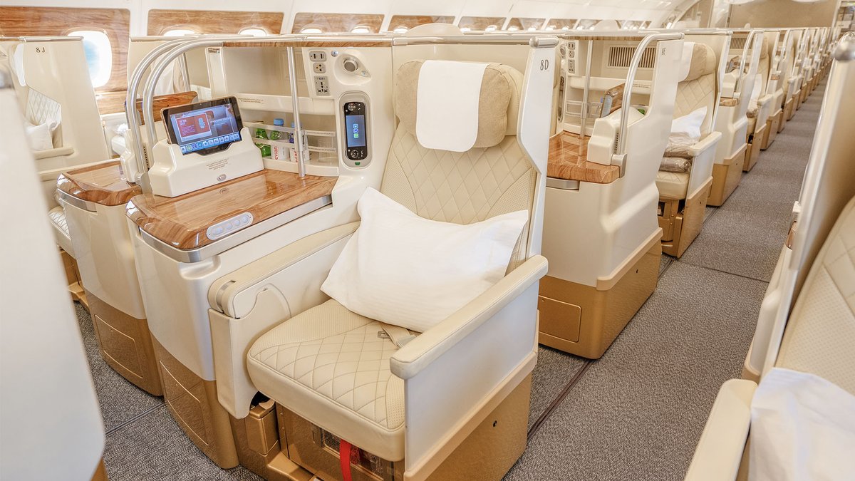 Emirates tweet media