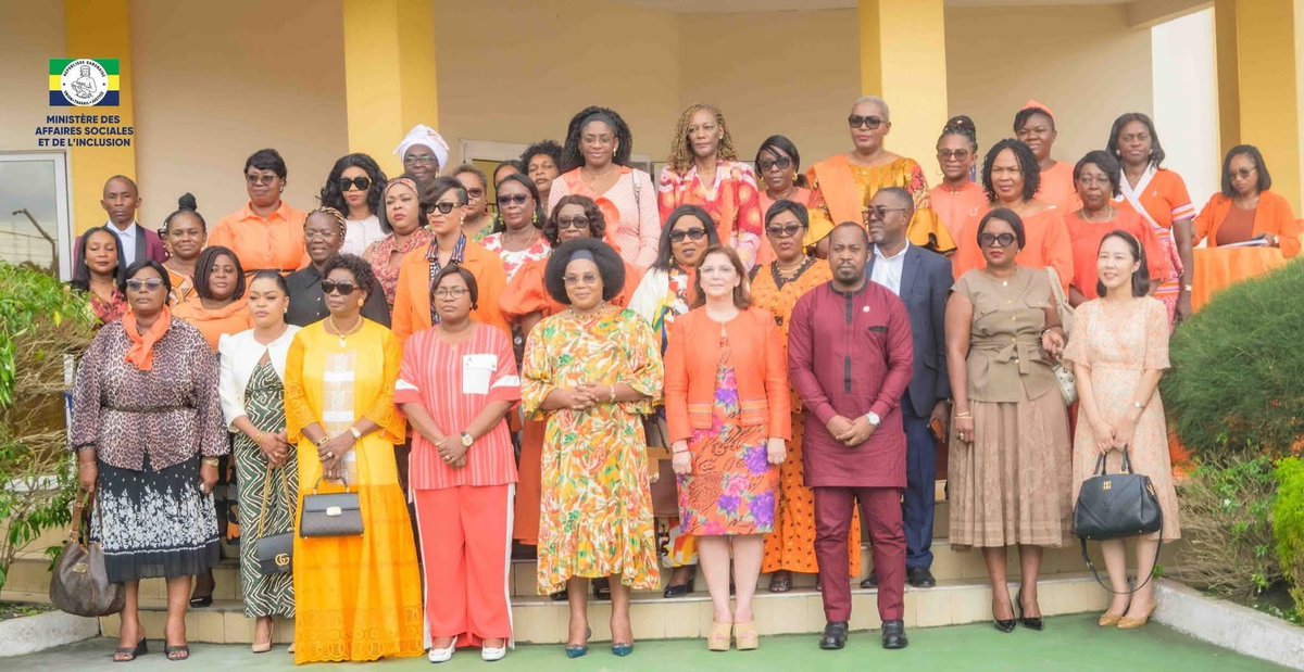 Le Gouvernement réaffirme son engagement contre les violences faites aux femmes, à travers une activité de sensibilisation tenue le 24 nov. 2025, en prélude aux 16 Jours d’Activisme, au Centre de Nzeng-Ayong. #ComGouv #CommunicationGouvernementale