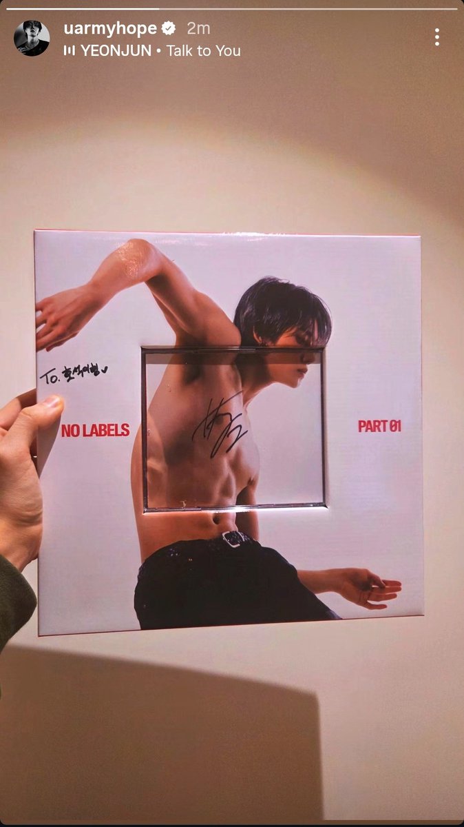 mhereonlyforbts's tweet image. TXT YEONJUN GIFTED TO HOBI HIS SIGNED ALBUM, THE WAY HE WROTE "TO HOSEOKIE HYUNG♡" OMG🥹🫶