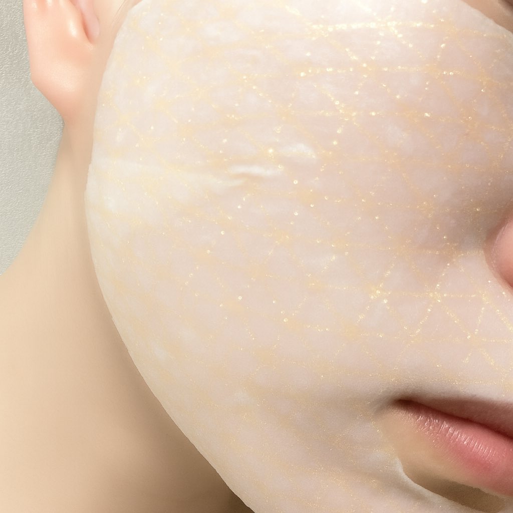 #PR
GENiSのInazumask（イナズマスク）、感動レベルでした😳✨🩵

美顔器の発想から生まれた微弱電流入りのフェイスマスクでじんわり刺激を感じるのが新鮮なんだけど、この微弱電流が美容成分の角質層への浸透を高めてくれるらしく、使い終わったあと肌がしっとり＆つるんと整う感じ！