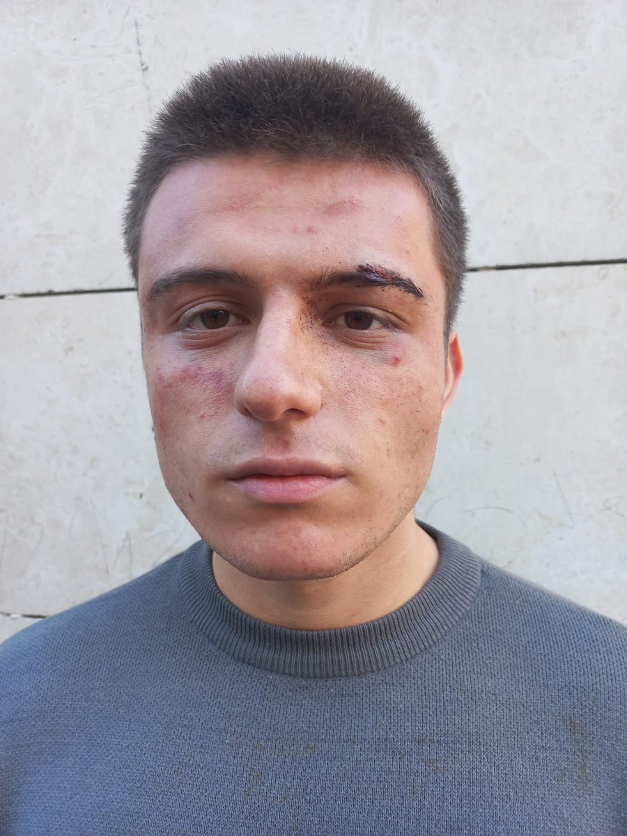 4tayadli1986's tweet image. Katil polis evlatlarımızın evlerini basıp ailelerinin gözü önünde işkence yapıyor! Evlatlarımıza yaptığınız işkencelerin, evlatlarımızın akan her bir damla kanının hesabını soracağız! İşkence yapmak şerefsizliktir!