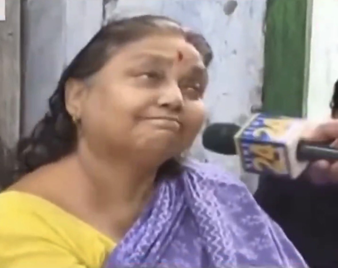 Sshekhar00_0's tweet image. Expressions are enough to qualify as the first exit poll😂😂