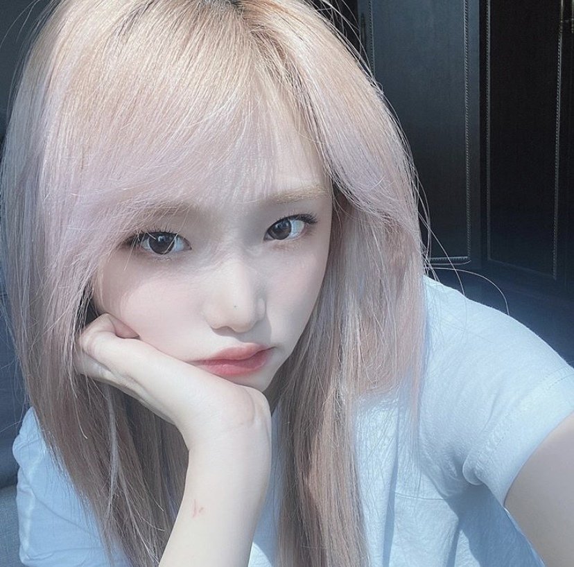 pop__notes's tweet image. 𝐍o puedo quedarme sentada y de brazos cruzados sin hacer nada al saber que hoy es el #𝑙ǝss𝕖ra𝑧𝕚pʼ𝙲𝙱 es por eso que pedí permiso para venir a este regreso y mis niñas solo me dijeron que sí pero las felicitara también de su parte.

𝐙𝕙ən̲ya's 𓈒⭒✺ 𝐝iā𝕣y !