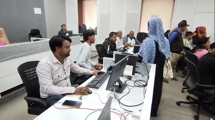 DeshbandhuMp's tweet image. जबलपुर कलेक्ट्रेट में एसआईआर कंट्रोल रूम शुरू, मतदाताओं की परेशानियों के समाधान के लिए व्यवस्था
deshbandhump.com/post/sir-contr…
#SIR #controlroom #started #jabalpur @raghvendra25  #collectorate #arrangements #solve #problems #voters