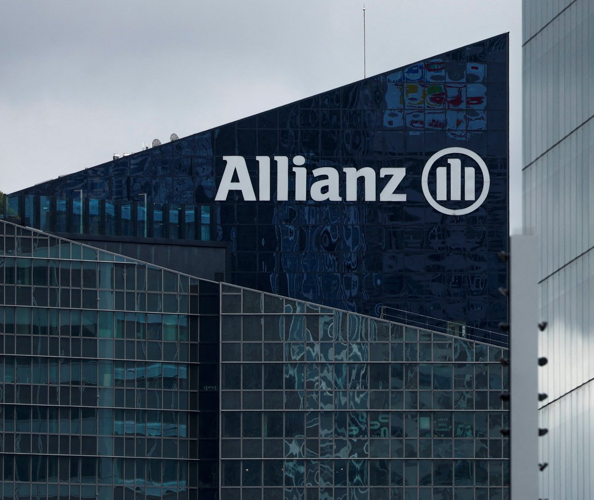 BTCtreasuries's tweet image. JUST IN: $2.5 trillion German multinational financial services giant Allianz SE just disclosed they bought $1 million of Strategy $MSTR shares.