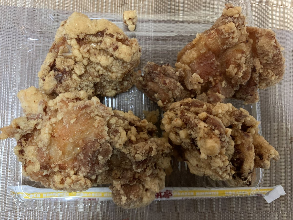 ReitoFunFab's tweet image. #欣喜雀躍
近所の貴重なお弁当屋さん、長らく休店してたのですが、本日店主さん変わらずで再オープンしてました🙌
本当は明日からが正式オープンだったのですが、試しに聞いてみたら気さくに揚げてくれました😆感謝
ここの鳥唐揚げが最高なんです☺️
久しぶりの揚げたてだ〜🤤
寸志袋🧧いただきました🙏