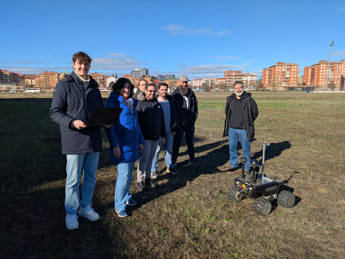 IntellRobotLabs's tweet image. En León, en el Kickoff the proyecto #AURORAS del @AgEInves con @RoboticaUnileon

Hemos probado #EasyNav en los robots de exteriores