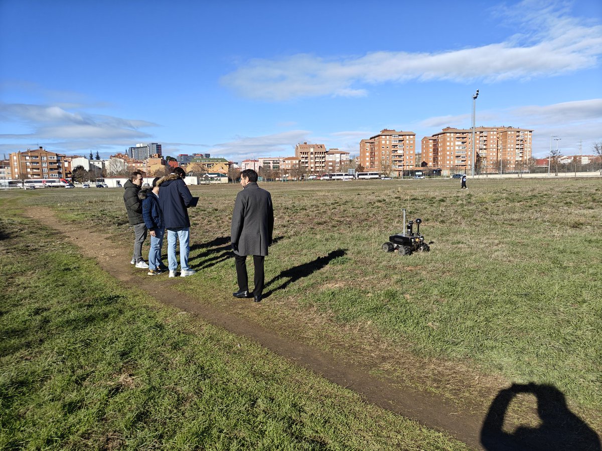 IntellRobotLabs's tweet image. En León, en el Kickoff the proyecto #AURORAS del @AgEInves con @RoboticaUnileon

Hemos probado #EasyNav en los robots de exteriores
