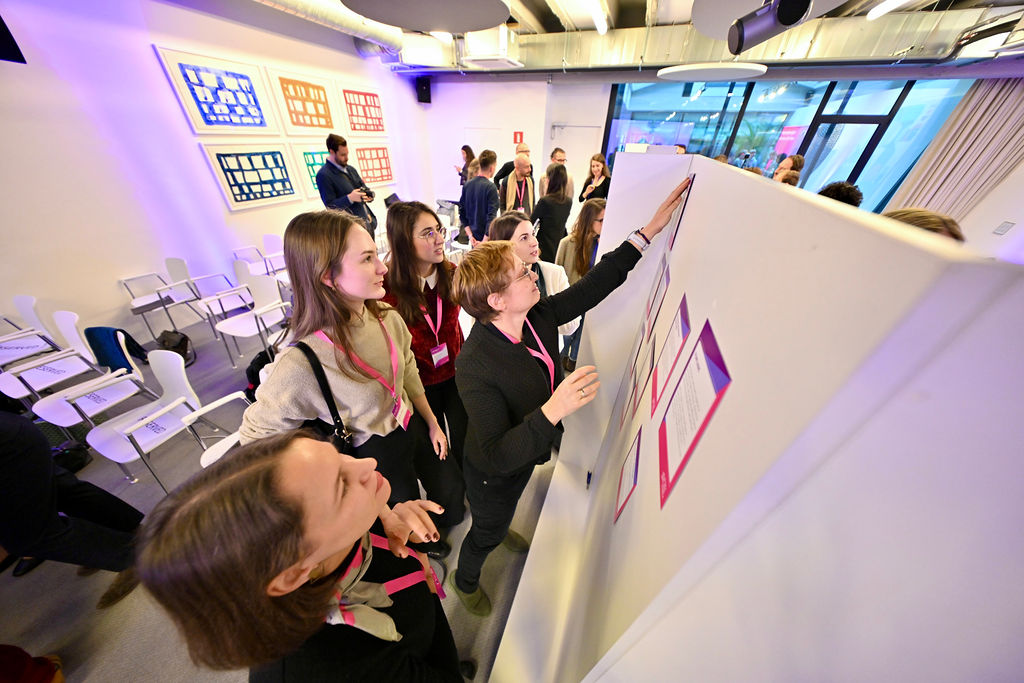 DigiEduHack's tweet image. Onsite participants at #DigiEduHack Main Stage 2025 gathered to scan, rank and discuss how to overcome trends in digital education. 

Together, united and rethinking education in the age of digital skills! 

Did you miss the event? Watch online here: youtube.com/live/Hh7Bwzby4…