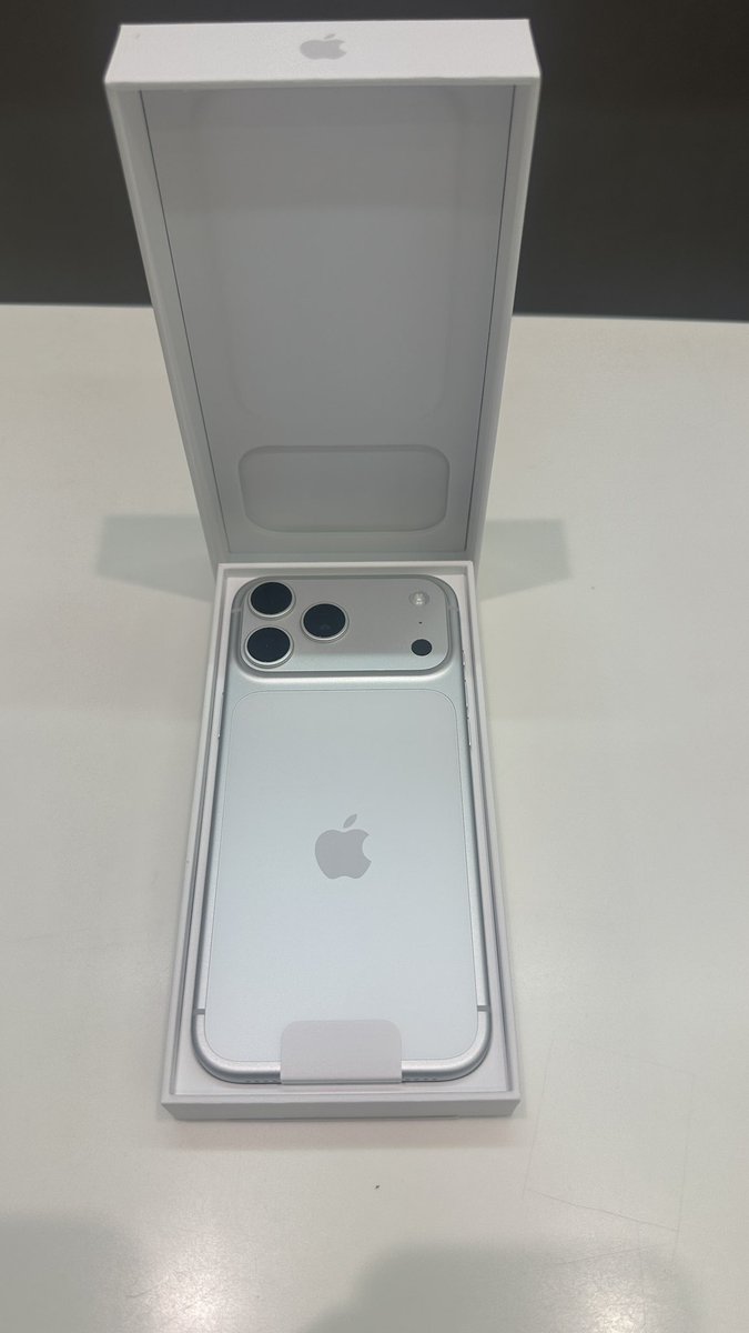 strawberry_atp's tweet image. Special gift to @AtthaphanP 

iPhone 17 Pro Max 2TB
Love form Chinese fans 乐琪💖

Wishing the series a spectacular success!! 

#กันอรรถพันธ์ #GunAtthaphan
#BurnoutSyndromeSeries
#BurnoutSyndromeSeriesEP1