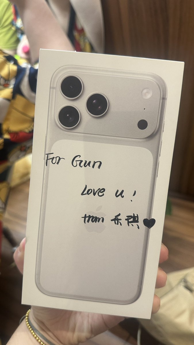 strawberry_atp's tweet image. Special gift to @AtthaphanP 

iPhone 17 Pro Max 2TB
Love form Chinese fans 乐琪💖

Wishing the series a spectacular success!! 

#กันอรรถพันธ์ #GunAtthaphan
#BurnoutSyndromeSeries
#BurnoutSyndromeSeriesEP1