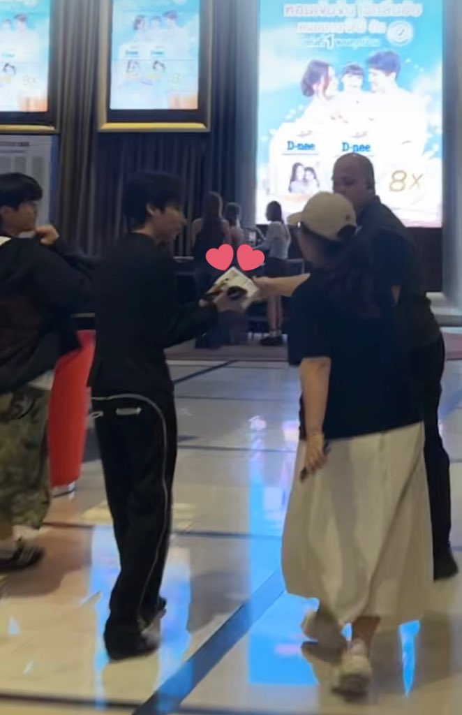 strawberry_atp's tweet image. Special gift to @AtthaphanP 

iPhone 17 Pro Max 2TB
Love form Chinese fans 乐琪💖

Wishing the series a spectacular success!! 

#กันอรรถพันธ์ #GunAtthaphan
#BurnoutSyndromeSeries
#BurnoutSyndromeSeriesEP1