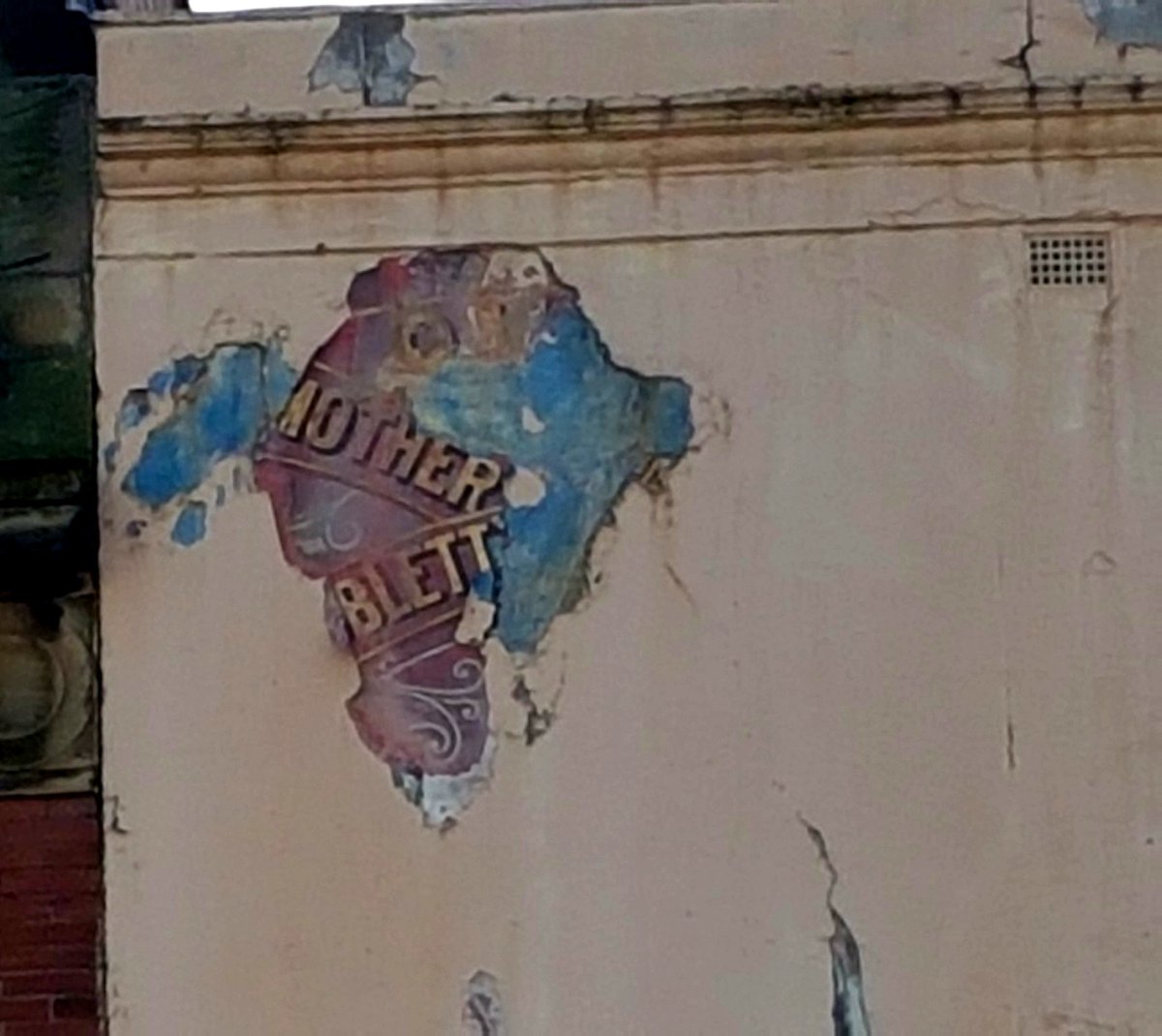 LpoolGhostSigns's tweet photo. Former Nobletts Confectioners, 108 London Rd.
Sadly this has been completely painted over and is no longer visible.
More info on my Insta (https://t.co/IT4WEWALJN).
#ghostsign
#Liverpool https://t.co/4PAnARo0Nd