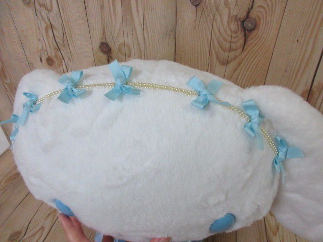 su822takaneko's tweet image. #涼海すう生誕祭2025 
④記念品
すうちゃん色のアイドル衣装を身にまとったシナモンくん
抱きしめることだできる大きなサイズです。

#涼海すう
#高嶺のなでしこ