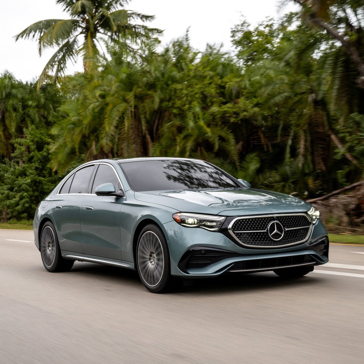 MercedesBenzInd's tweet image. A tradition of innovation. A benchmark of intelligence.
The Mercedes-Benz E-Class. 

#EClass #MercedesBenzIndia