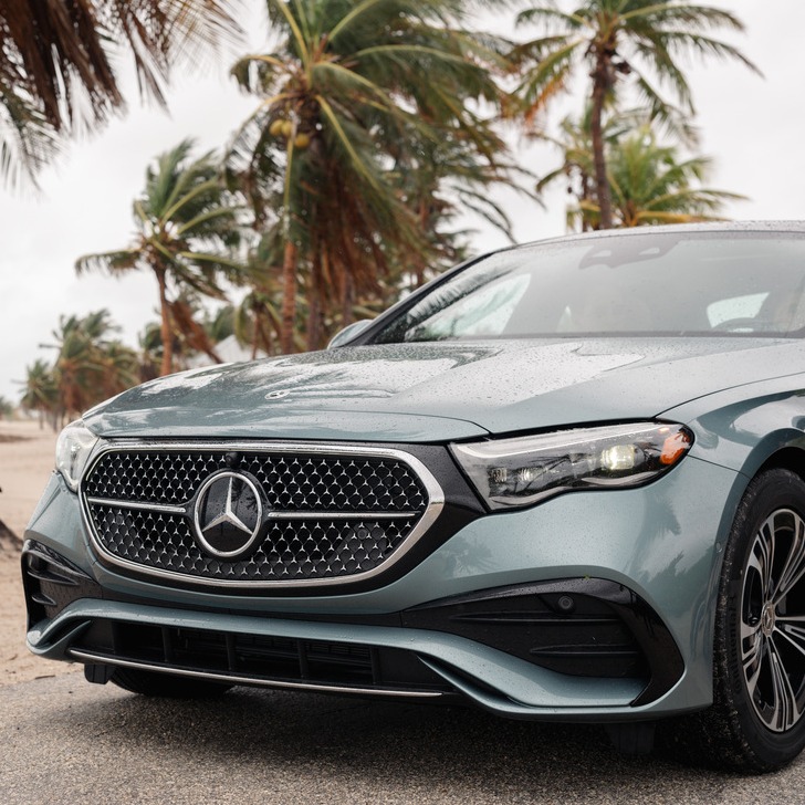 MercedesBenzInd's tweet image. A tradition of innovation. A benchmark of intelligence.
The Mercedes-Benz E-Class. 

#EClass #MercedesBenzIndia