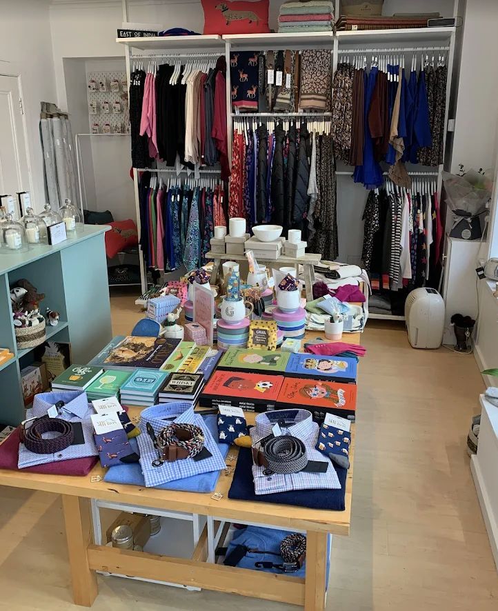 SkelaStudio's tweet image. #Independentshops have such a special energy. Proud to be working with this business owner, moving to a bigger shop. Before the photo below, I will soon show you
 Helping to improve layout, lighting and #visualmerchandising so customers instantly feel welcomed  &amp;amp; inspired.