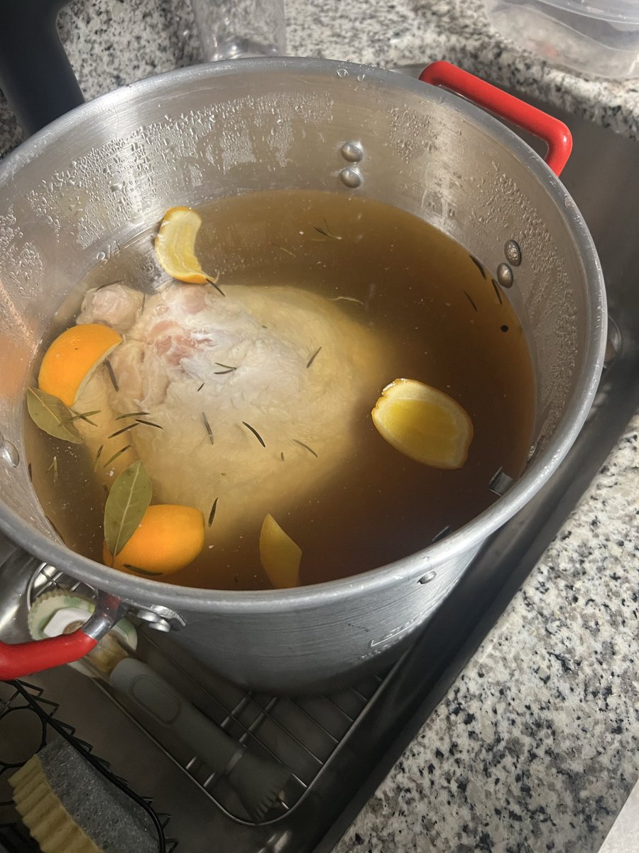 CoachBMcVay's tweet image. During the Holidays always make sure your guests are comfortable and relaxing….🦃🛀 #SpaDay #Turkey