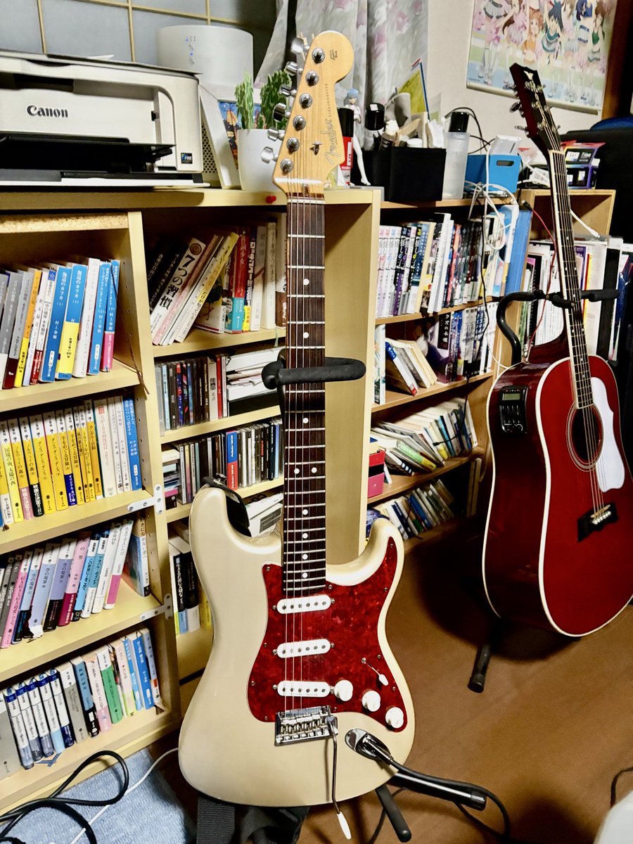 tokiha_sasakure's tweet image. 今までストラトはボリュームフル10、トーンフル10、リア一発！を貫いてきたけど、フロントやセンター、ハーフトーンを使うことで様々な音色を得られるし、さらにトーンを絞ることでさらにバリエーションを増やせることに気づいた。今更だけど。
#fender #ギター #stratocaster