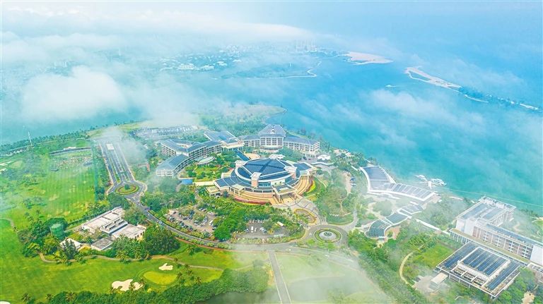 Hainanftp's tweet image. Hainan’s &quot;Replace Old with New&quot; policy fuels a green upgrade! From Jan-Oct 2025, total automobile retail sales in the province surged 63.2% year-on-year, while NEV sales doubled.