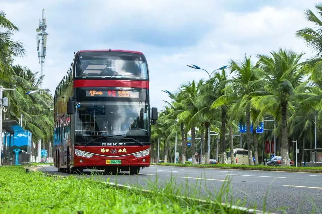 Hainanftp's tweet image. Hainan’s &quot;Replace Old with New&quot; policy fuels a green upgrade! From Jan-Oct 2025, total automobile retail sales in the province surged 63.2% year-on-year, while NEV sales doubled.