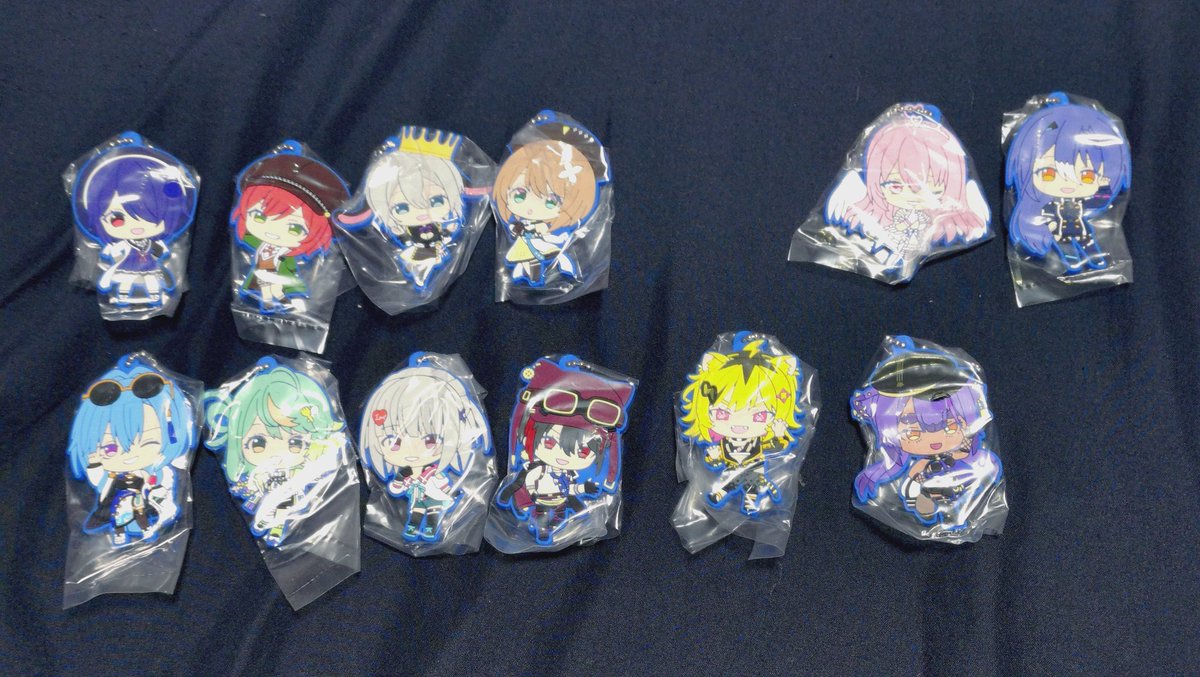 AmazonSigure's tweet image. 自分でも見つけ次第ちまちま引いてたけど弟の差し入れのお陰でコンプリーチ💪