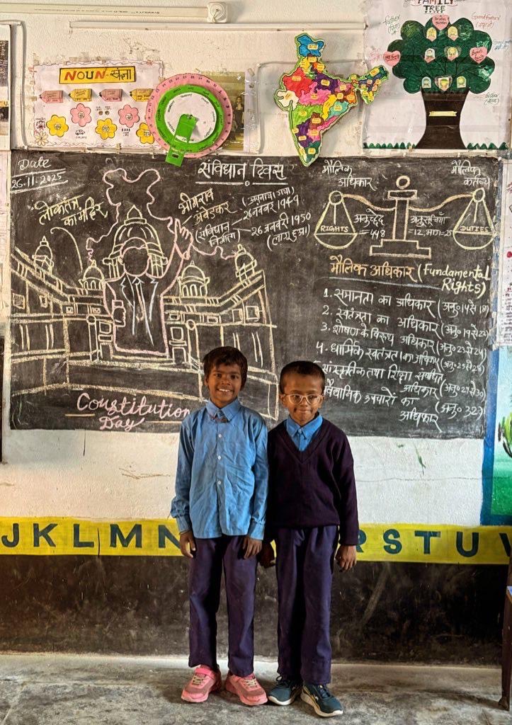 sanjayuvacha's tweet image. In a little school in Bihar today #ConstitutionDay was celebrated. Insaf ki Dagar pe, Bacchon dikhao chal ke, yeh Desh hai tumhara, Neta tumhi ho kal ke.
