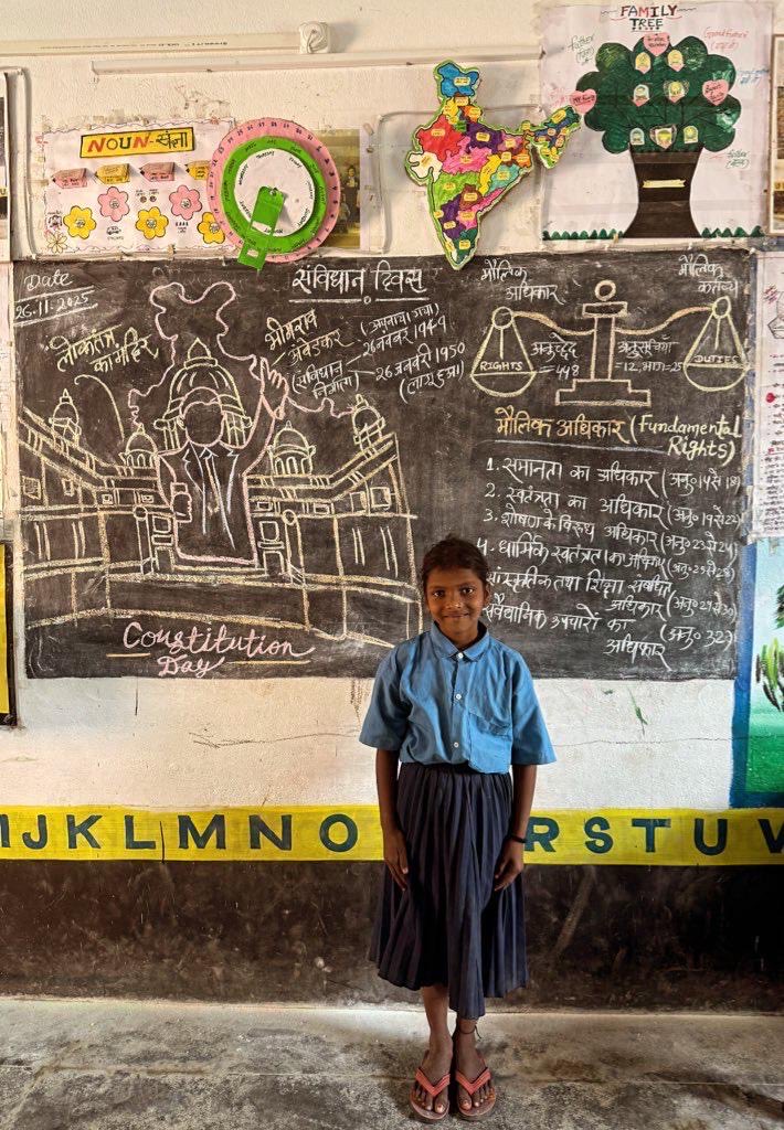 sanjayuvacha's tweet image. In a little school in Bihar today #ConstitutionDay was celebrated. Insaf ki Dagar pe, Bacchon dikhao chal ke, yeh Desh hai tumhara, Neta tumhi ho kal ke.