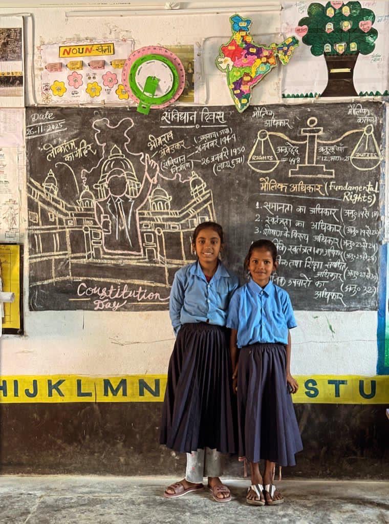 sanjayuvacha's tweet image. In a little school in Bihar today #ConstitutionDay was celebrated. Insaf ki Dagar pe, Bacchon dikhao chal ke, yeh Desh hai tumhara, Neta tumhi ho kal ke.
