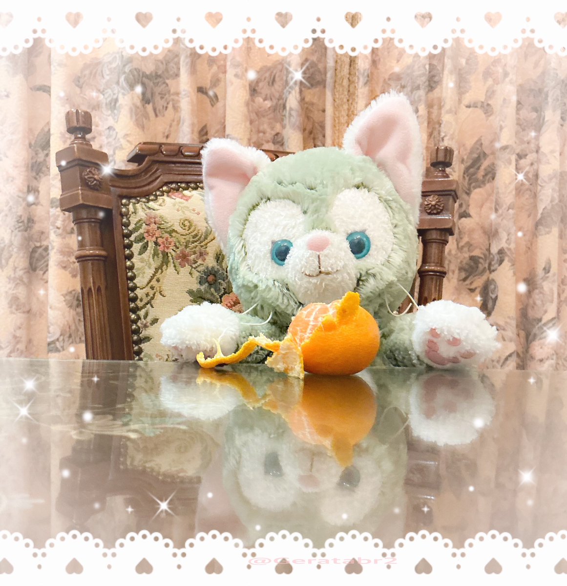 風邪を引いたおかーさんの為にみかんを剥いてるんにゃ！🍊
みかん美味しいにゃ( 'ч' )（ｺﾗｰ😅）