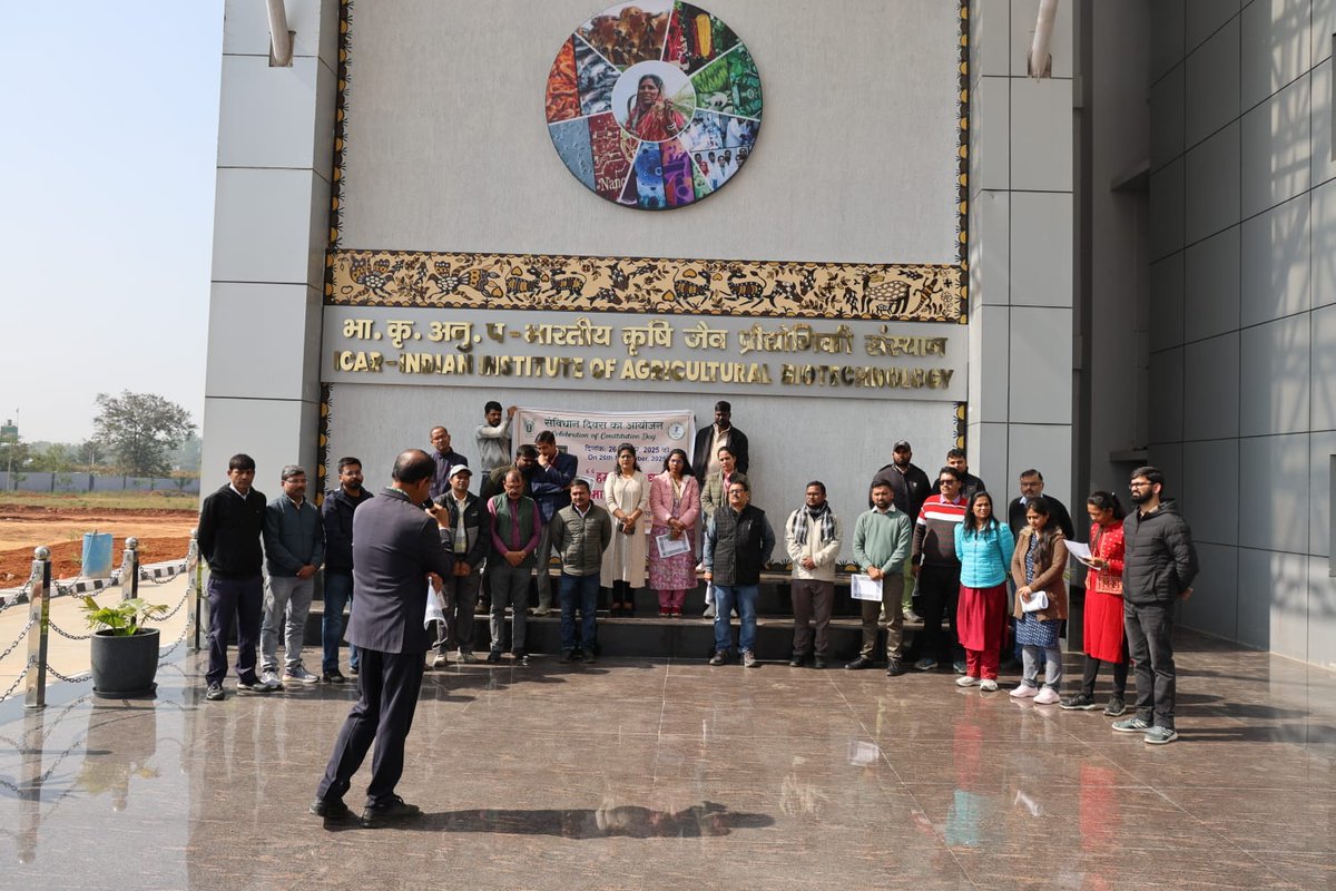 On Constitution Day, ICAR–IIAB, Ranchi staff and officials took the pledge to uphold the values and duties of the Indian Constitution, reaffirming our commitment to justice, liberty, equality and fraternity. #constitutionofindia #constitutionday #ICAR #PLEDGE
