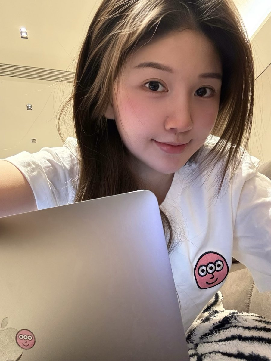 pipizhu_eth's tweet image. 我刚成年那会经历过一次青春期发福。

94斤是我当时人生里的巅峰体重。

不是拉仇恨，是骨架小的人确实会比较轻。

主要那段时间我是典型的虚胖。

后来我下定决心减肥。

半年，把体重从94减到78斤。

没有减肥药，纯靠饮食和轻运动。

那一次我意识到我认真的事情都会被我做到。…