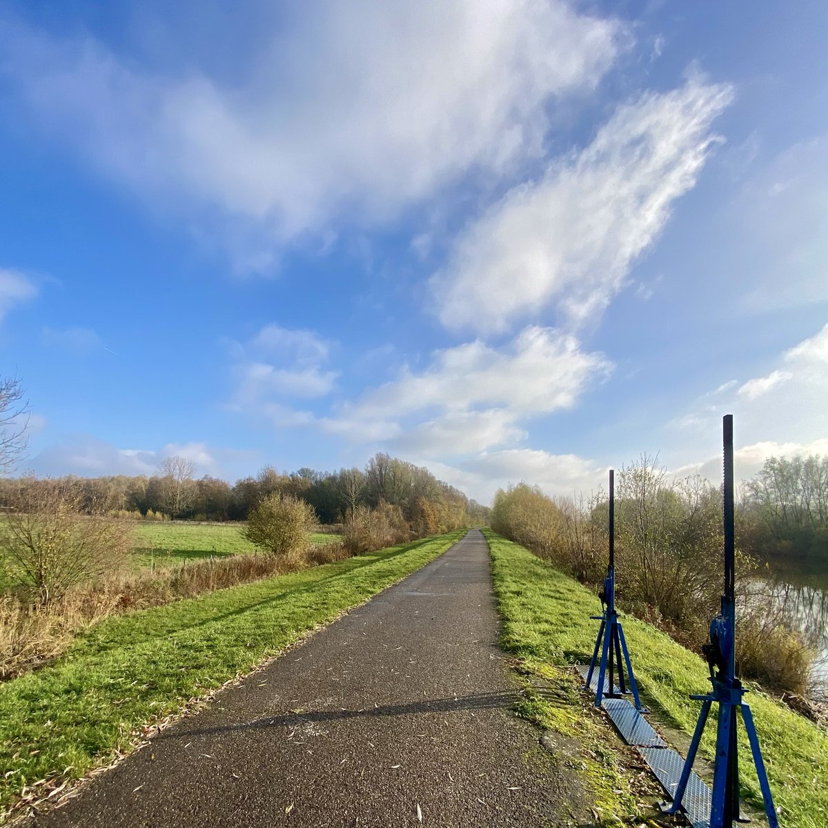 #vrtweer <a href="/Weerbord/">Weerbord☀️☔️</a> <a href="/MeteovistaBe/">meteovista.be</a> <a href="/HetweerinBelgie/">Meteo Reni - Het weer in België</a> <a href="/BuienradarBE/">BuienradarBE</a> <a href="/seineschelde/">Seine Schelde Vlaanderen</a> <a href="/HendrikRemue/">hendrik.remue@gmail.com</a> 
Schelde Melle, 26/11, 12.18