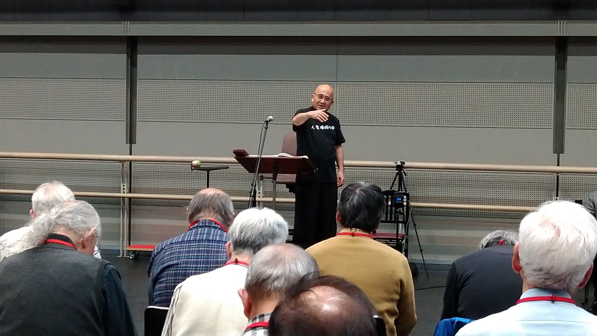 greenecho_jp's tweet image. 先週木曜日は広上淳一マエストロによる最初の合唱練習でした。広上先生とは「戦争レクイエム」「ドイツ・レクイエム」「ミサ・ソレムニス」に続く4回目の共演です。
世界で活躍する名指揮者、見る見る音が変わっていきます。自分のイメージを伝える言葉の選び方がさすがです(ピアニカも😄）。