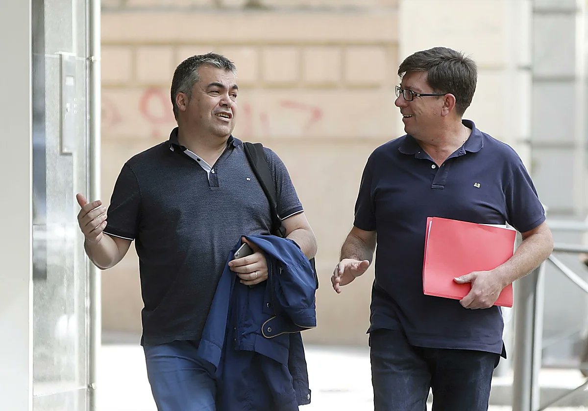 ale_neo_'s tweet image. 187/ Paco Salazar, investigado por cobrar años un sueldo público sin pisar el Ayuntamiento y apartado por denuncias de acoso, vuelve ahora como asesor de Sánchez.

La UCO registrando Dos Hermanas y el presidente rescatando a su viejo núcleo duro.

El sanchismo no se regenera.