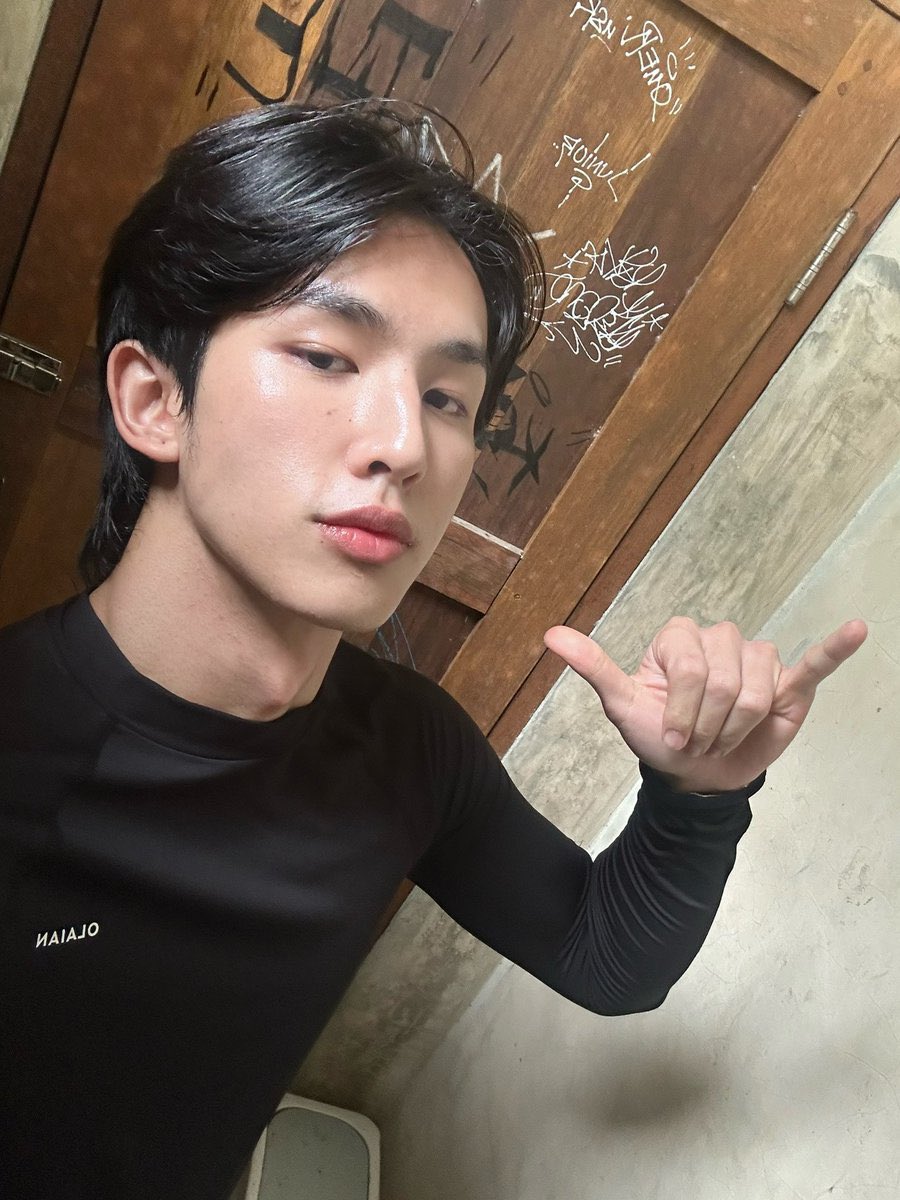 SurfJavaItaly's tweet image. 📆:26.11.2025 

X—-swensurf 

🇮🇹:“Solo Surf facendo Surf”. 

🇬🇧:“Just Surf doing Surf”. 

@swensurf 
#1YearWithSurfJava #SurfJava #swensurf #javabh