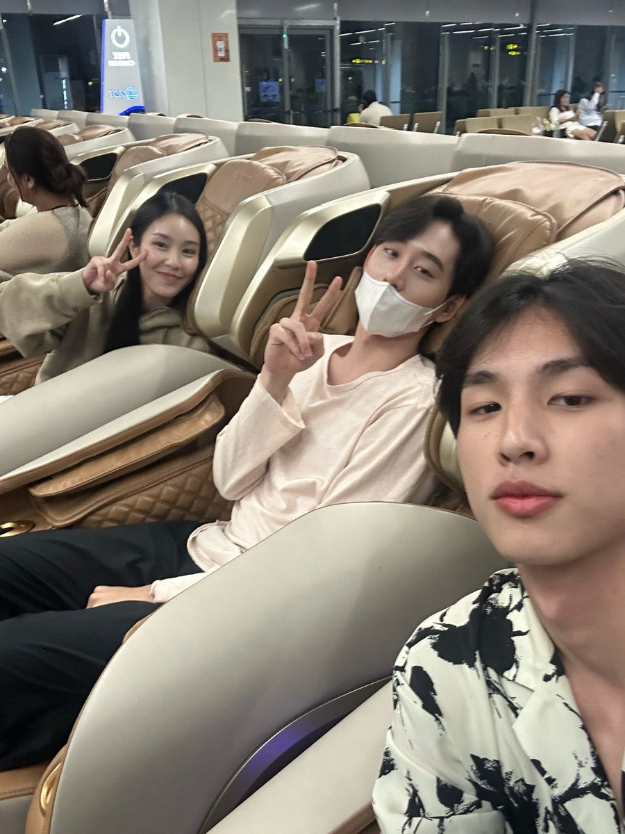 SurfJavaItaly's tweet image. 📆:26.11.2025 

X—-swensurf 

🇮🇹:“Solo Surf facendo Surf”. 

🇬🇧:“Just Surf doing Surf”. 

@swensurf 
#1YearWithSurfJava #SurfJava #swensurf #javabh