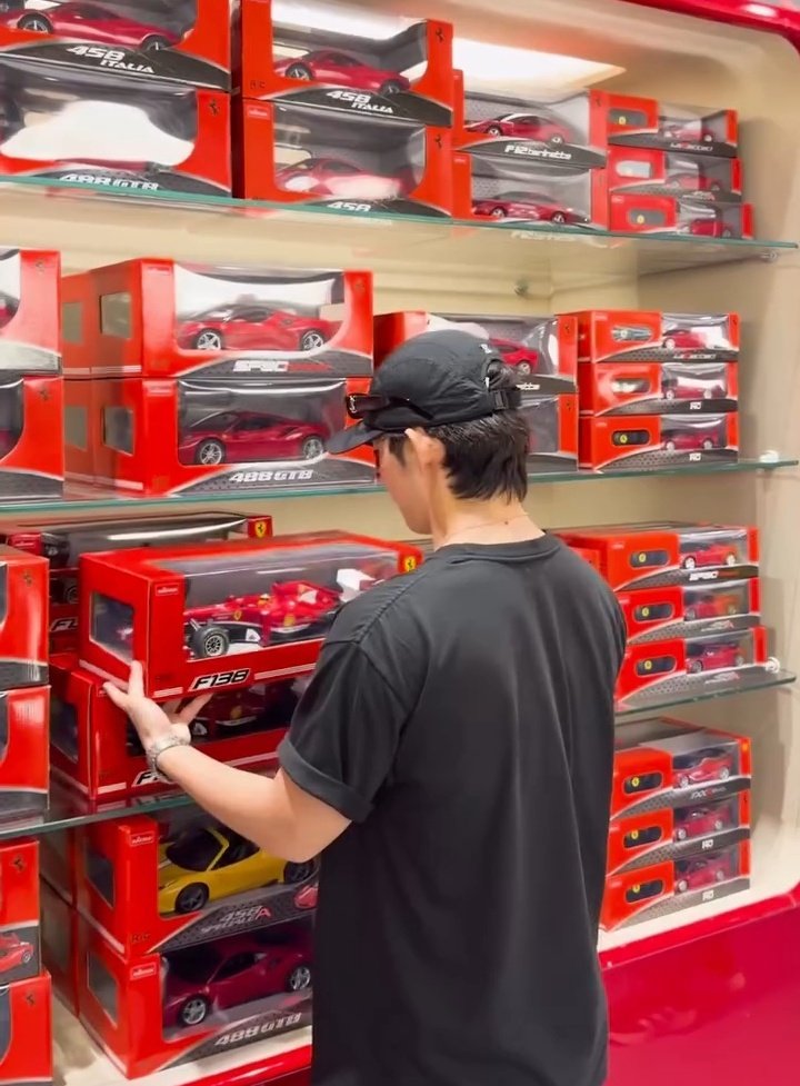 17maenae's tweet image. 2016              2025