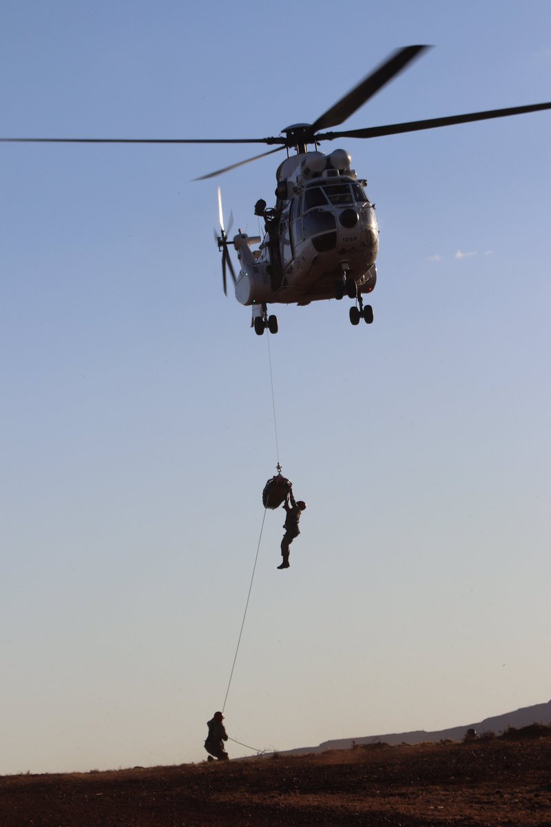 SANDF_ZA's tweet image. Photographs from the SA Army Exercise VUKUHLOME IV Distinguished Visitors Day final rehearsal, brought to you by Captain J.J.P. de Vries from Directorate South African Army Reserve, and Lieutenant N. Pooe from 10 Anti-Aircraft Regiment.

#SANDF
#SAArmy
#PrideOfLions