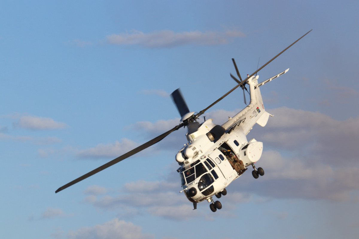 SANDF_ZA's tweet image. Photographs from the SA Army Exercise VUKUHLOME IV Distinguished Visitors Day final rehearsal, brought to you by Captain J.J.P. de Vries from Directorate South African Army Reserve, and Lieutenant N. Pooe from 10 Anti-Aircraft Regiment.

#SANDF
#SAArmy
#PrideOfLions